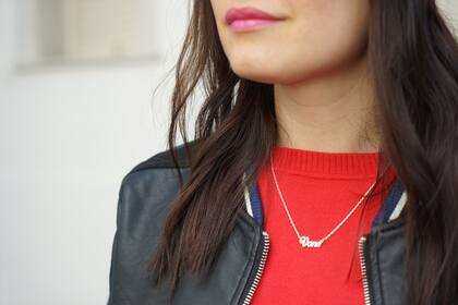 Chaqueta, pantalon y sweater: VER Collar: Mu Joyas Boina y Flats: Vintage
