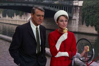En Charada, de Stanley Donen, junto a Cary Grant y en París