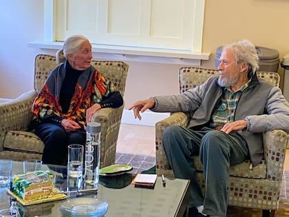 Charla de amigos. El director y leyenda del cine, de 93 años, mantuvo una amena conversación con la famosa conservacionista británica Jane Goodall, de 90 años 