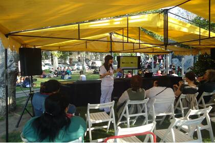 Charla de la Licenciada Micaela Echeverría sobre alimentación saludable en primavera.