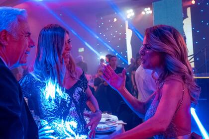 Charlas de pasillo. Marina Calabró junto a los conductores de Telenueve al mediodía