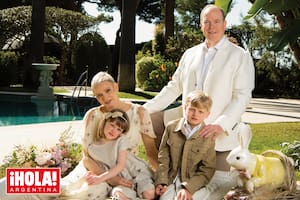 Charlene de Mónaco junto al príncipe Alberto y sus hijos después de estar cinco meses internada