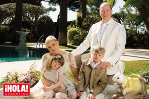 Charlene de Mónaco junto al príncipe Alberto y sus hijos después de estar cinco meses internada