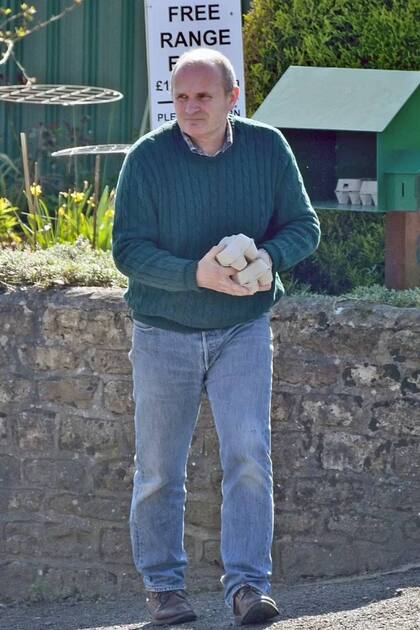 Charles Ingram vive hoy en una granja en un pequeño pueblo rural al sur de Inglaterra, y sus vecinos no saben a qué se dedica
