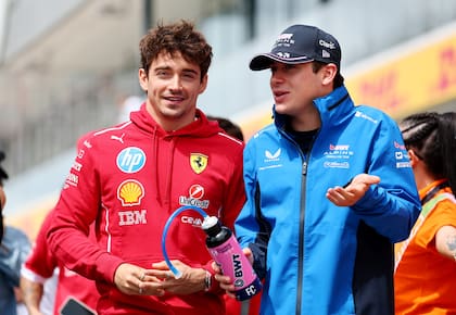 Charles Leclerc (Ferrari) y Franco Colapinto (Alpine), los dos pilotos trabajarán el miércoles en los ensayos de Pirelli, que programa nuevas prácticas en Monza, Mugello y Ciudad de México