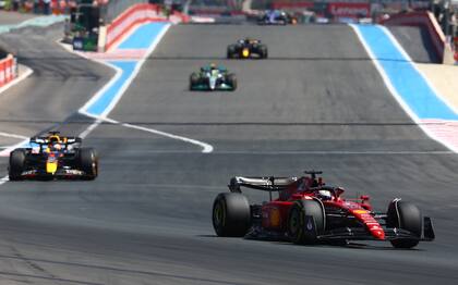 Charles Leclerc quiere defenderse de Max Verstappen