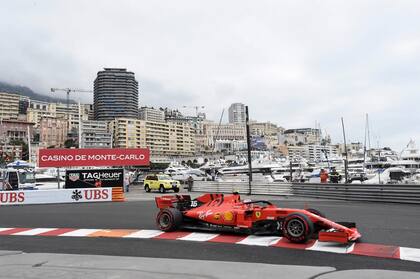 Charles Leclerc realiza las primeras prácticas en la pista de Mónaco.