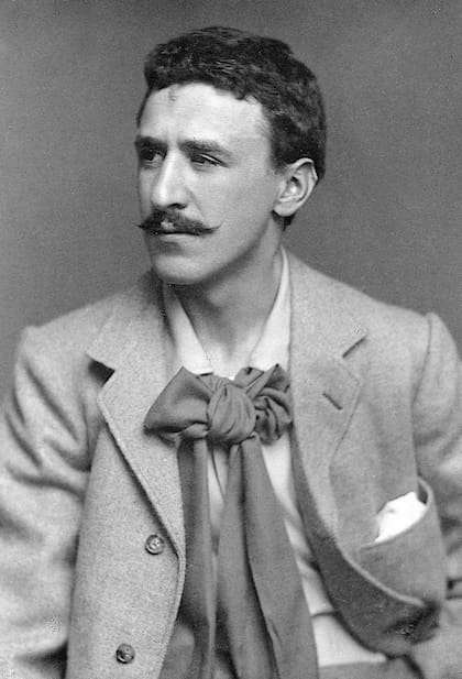 Charles Rennie Mackintosh, arquitecto escocés que renovó el perfil urbano de Glasgow .