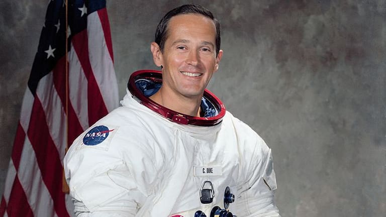 ¿Qué se siente estar en la Luna? Un astronauta del Apolo 16 lo responde - LA NACION