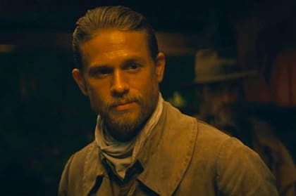 Charlie Hunnam interpreta al explorador Percy Fawcett en el film Z, la ciudad perdida