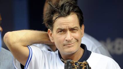 Charlie Sheen está arrepentido y quiere "amigarse" con Rihanna