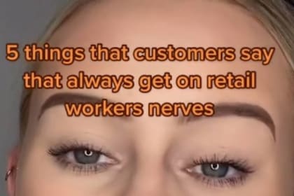 Charlie Smith subió un video titulado las "5 cosas que los clientes dicen y que siempre ponen nerviosos a los trabajadores minoristas".