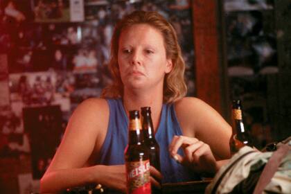 Charlize Theron irreconocible en Monster. Este film de 2003 narra la historia real de Aileen Wuornos, una exprostituta ejecutada en 2002 por haber matado a siete hombres que, según ella, la habían violado entre 1989 y 1990