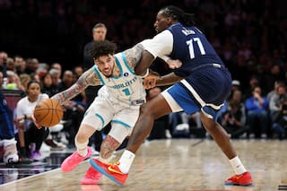 Charlotte aprieta la carrera en el Este al vencer 122-108 a Minnesota, que extraña a Edwards