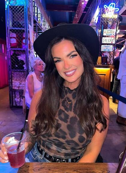 Charlotte Craig, la influencer que se hizo conocida por afrontar una dura rehabilitación para volver a caminar