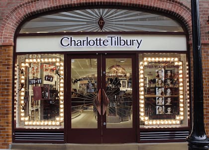 Charlotte Tilbury resolvió pagar una multa de casi tres millones de dólares