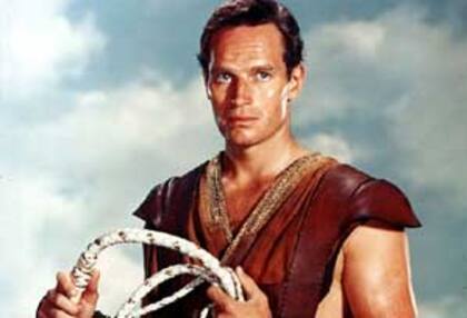 Charlton Heston en Ben-Hur, uno de los títulos clásicos de HBO Max