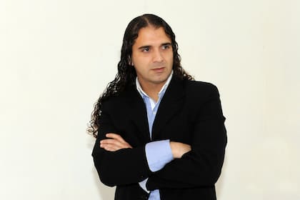 Un amigo descubrió sus cualidades vocales cuando Charly Sosa cantaba en la ducha. De ahí a un casting y de la prueba a Chocolate, sin escalas