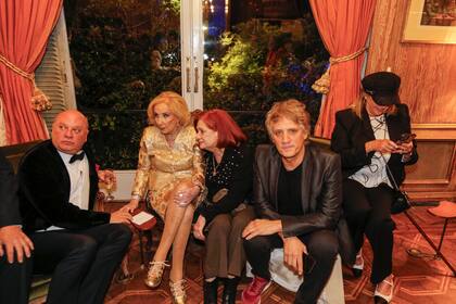 Charly Alberti fue uno de los invitados que se acercó a saludar a Mirtha Legrand