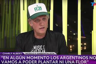 Charly Alberti enfureció al campo con una frase y hasta un sacerdote le respondió