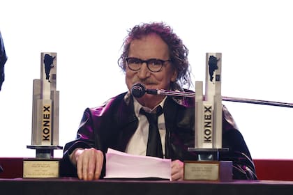 Charly García, con su premio Konex