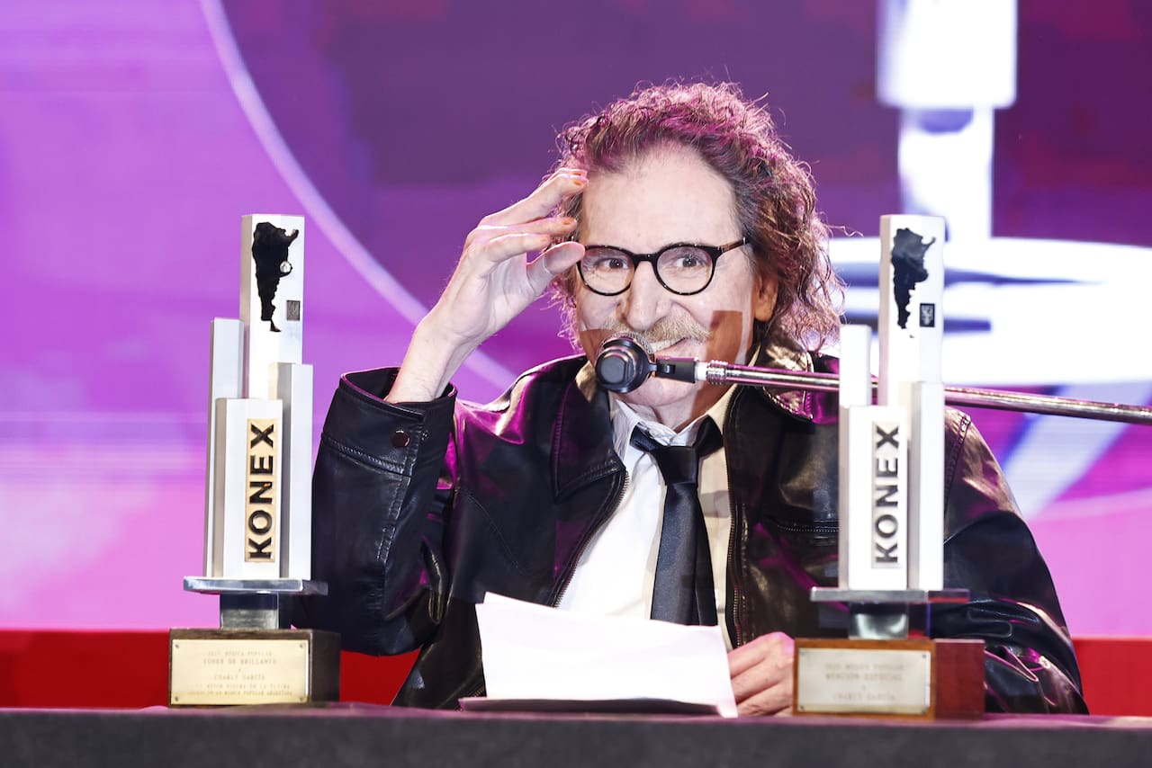 El astro del rock argentino recibió el galardón mayor de los premios Konex - LA NACION
