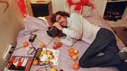 En su departamento en 1998