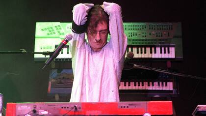 Durante un recital en Puerto Madero en 1999