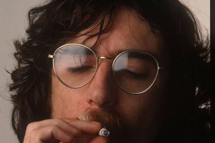 Charly García en la sesión de fotos de Yendo de la cama al living, su primer álbum solista