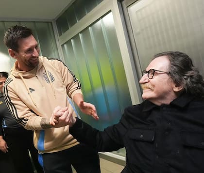 Charly García fue a saludar a Messi tras el triunfo ante Venezuela en el Monumental (Foto: Instagram @charlygarcia)