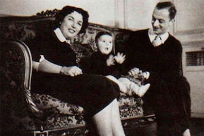 Charly García, junto a sus padres Carmen y Carlos