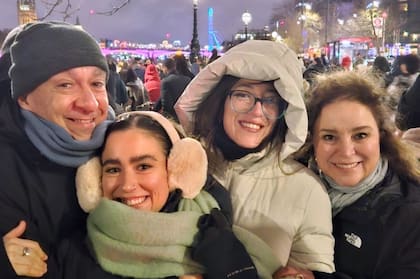 Charo, junto a su familia.