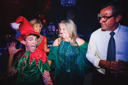 Charo y Carlos Pella, los padres del novio.