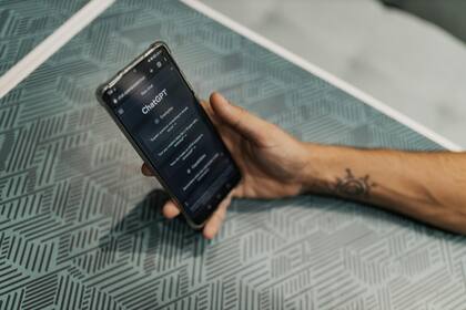 ChatGPT tiene la ventaja de que es una aplicación que puede utilizarse tanto en computadoras, como teléfonos celulares y tablets de manera gratuita (imagen ilustrativa)