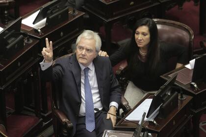 Federico Pinedo y un saludo peculiar