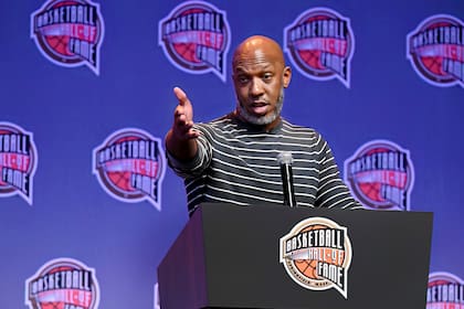 Chauncey Billups, el entrenador que fue arrestado, acusado de ser parte de una red de apuestas ilegales