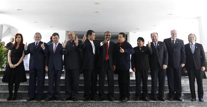Chávez, protagonista de las nuevas estructuras de integración, junto a sus pares en una cumbre de la Unasur, en 2010