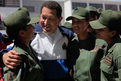 Chávez visitó la Academia Militar y se tomó fotografías con los cadetes