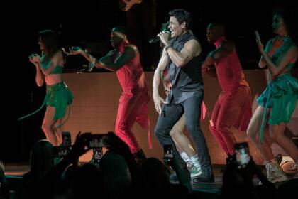 En cada show, Chayanne despliega toda su energía sobre el escenario