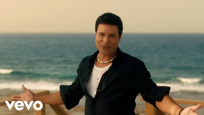 Chayanne en el videoclip de la canción Te amo y punto