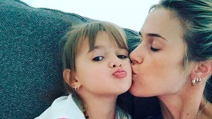 Chechu Bonelli junto a su hija Lupita