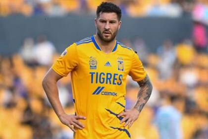 Chechu Bonelli reveló que André-Pierre Gignac la sigue en redes