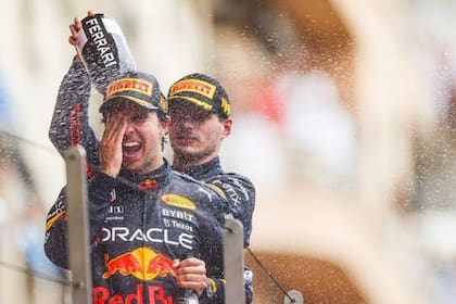 Checo Pérez está a 125 puntos de distancia de Max Verstappen en el campeonato