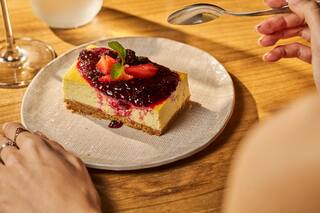 Ocho lugares para probar versiones con pistacho, frutos rojos, maracuyá y dulce de leche