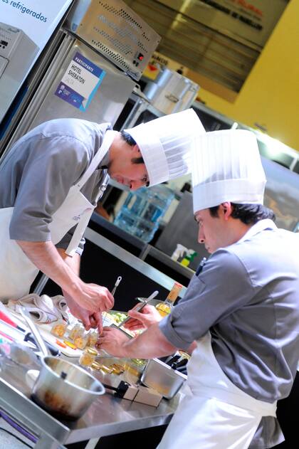 Chefs de todo el país participan en el Certamen que se lleva a cabo en la Feria Caminos y Sabores