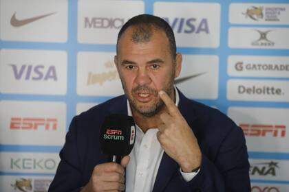 Cheika citó a 33 jugadores para los test matches de julio con Escocia y llamó la atención con algunas decisiones.