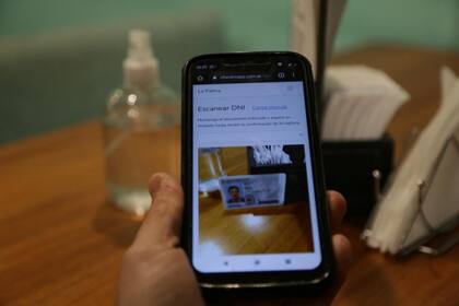 Chekin up es una aplicación que crearon para ayudar a detectar los contactos estrechos en los comercios y hoy ya se utiliza en la municipalidad de San Francisco, Córdoba