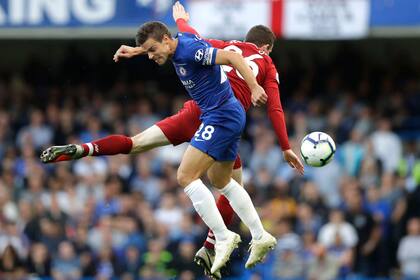 Chelsea y Liverpool le pelean palmo a palmo a Manchester City.