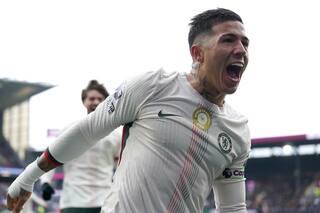 Chelsea vence 2-0 a Burnley y recorta distancia con el Arsenal, líder de la Liga Premier