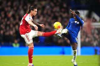 Chelsea vs. Arsenal: el brutal planchazo de Caicedo que le valió una expulsión del partido de la Premier League